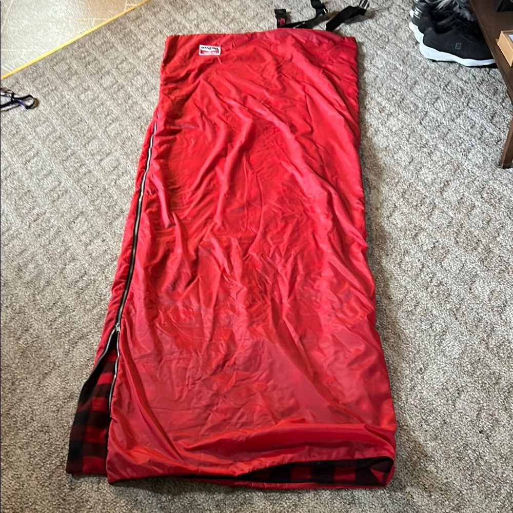 Vintage 90’s Marlboro Unlimited sleeping bag adult, fleece lined w/ carry bag